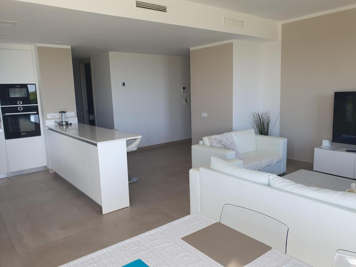 Luxury Beachfront Apartment With Pool, Sauna, Fitness And Gym In Province Malaga, Andalusia Mijas Exteriör bild